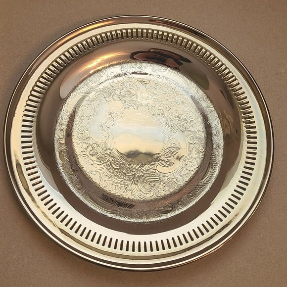 Round Silver Decorative Plate - Picture 8 of 11